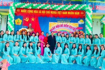 Rộn ràng ngày khai trường- Tiếng trống trường đã vang. Một năm học mới bắt đầu!