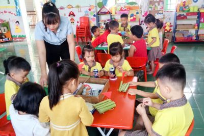 Cùng bé tạo ra những con thuyền xinh